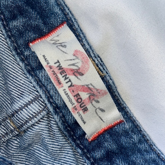 Great user condition! These were my FAVORITE shorts but my booty grew 🍑 - Picture 4 of 5